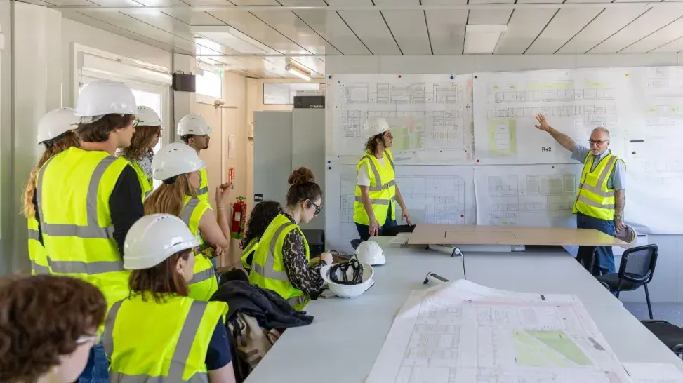 Étudiants visitant le centre La Chapelle